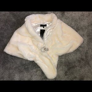 Faux fur cream bridal shawl with crystal closure
